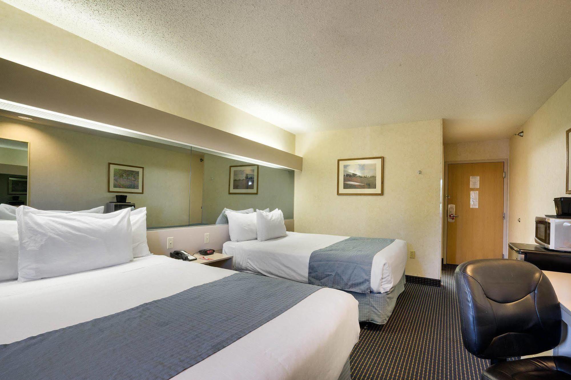 Microtel Inn & Suites By Wyndham Pittsburgh Airport Robinson Township Buitenkant foto